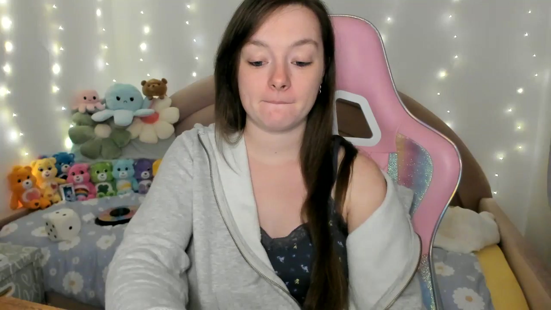 Gallery image thumbnail from JessieBear_'s myfreecams stream on, 11/14/2024, 18:05 image 12 of 20