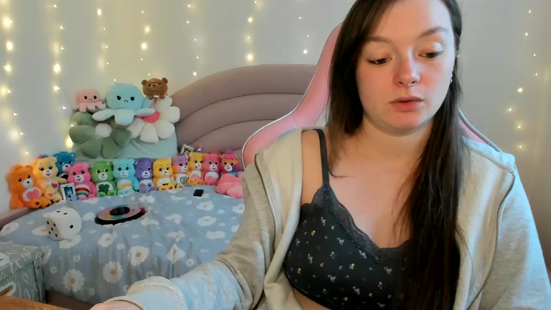 Gallery image thumbnail from JessieBear_'s myfreecams stream on, 11/14/2024, 18:05 image 8 of 20
