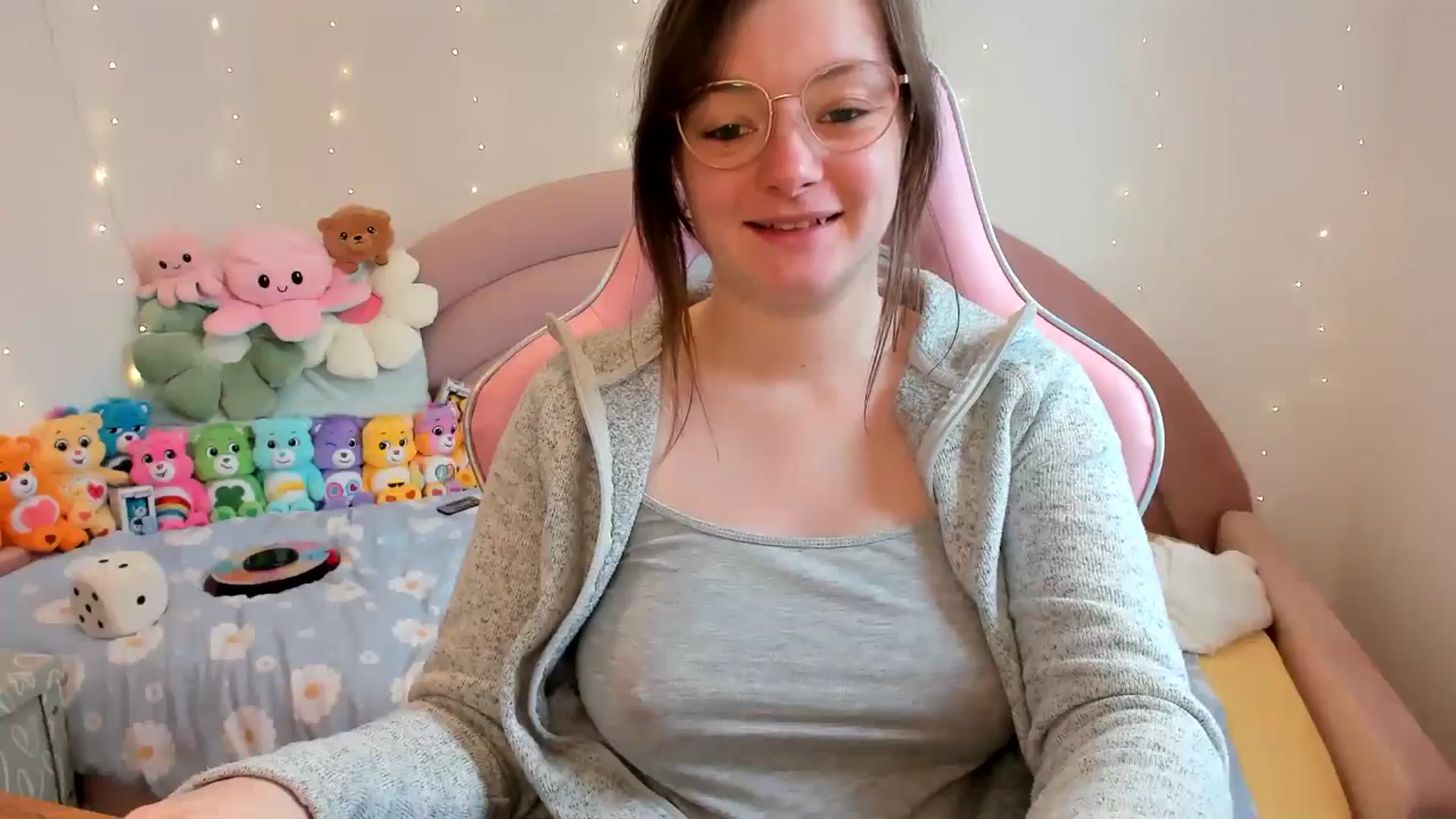 Gallery image thumbnail from JessieBear_'s myfreecams stream on, 11/15/2024, 14:32 image 4 of 20