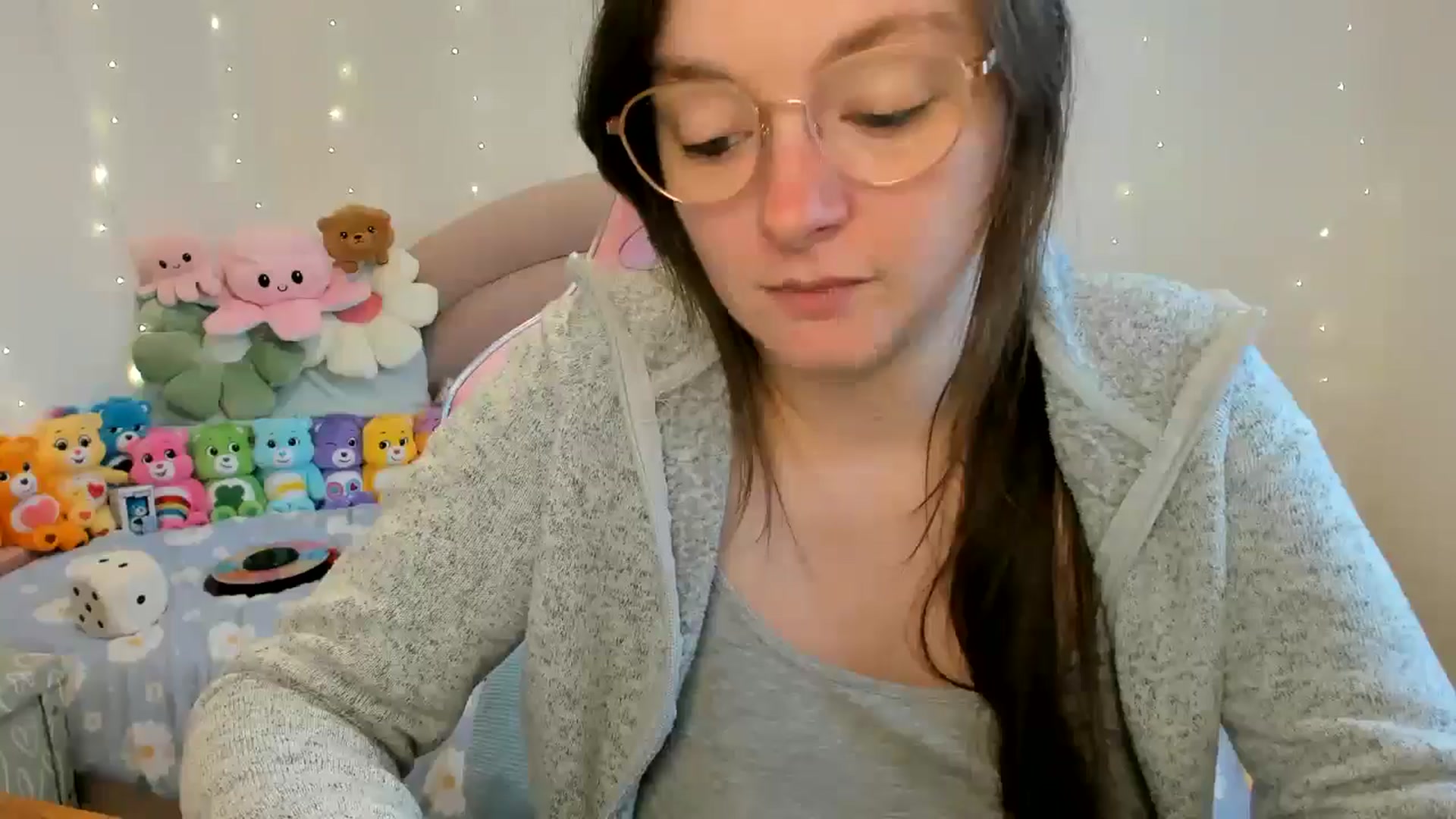 Gallery image thumbnail from JessieBear_'s myfreecams stream on, 11/15/2024, 14:32 image 17 of 20