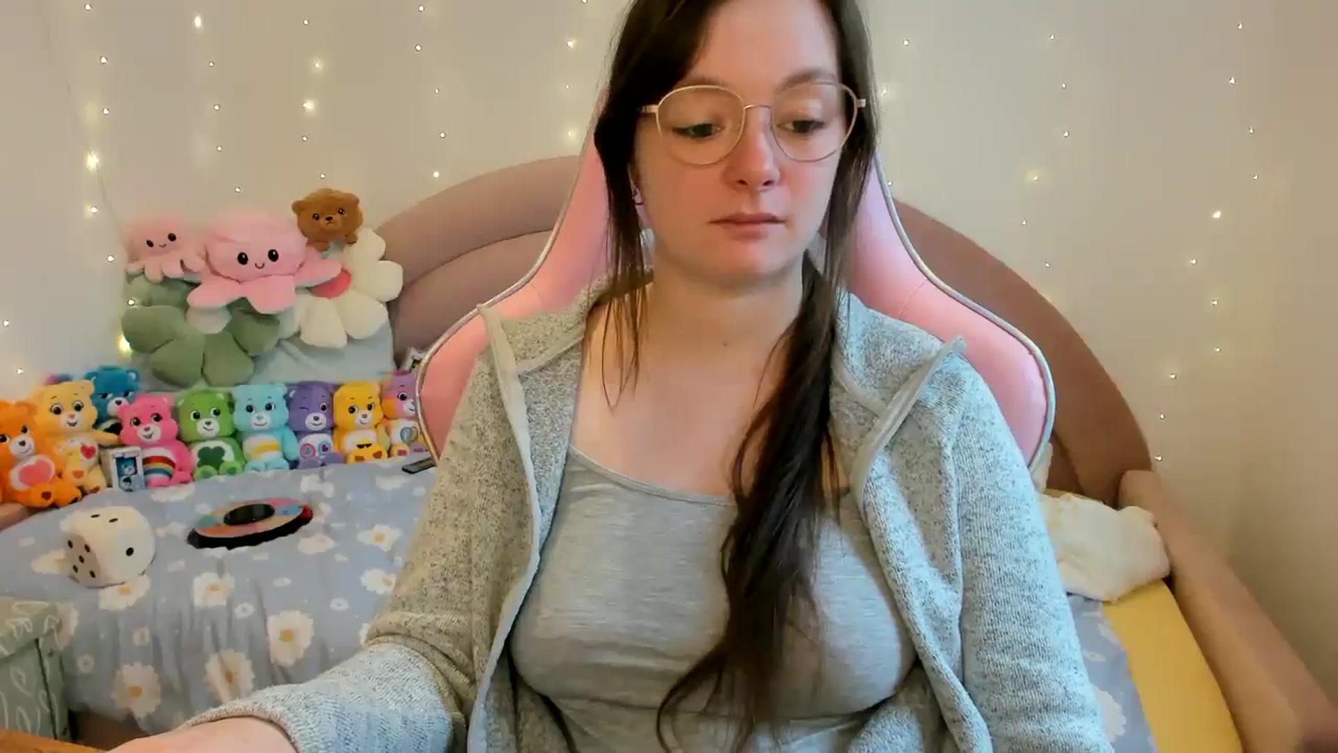 Gallery image thumbnail from JessieBear_'s myfreecams stream on, 11/15/2024, 14:32 image 13 of 20
