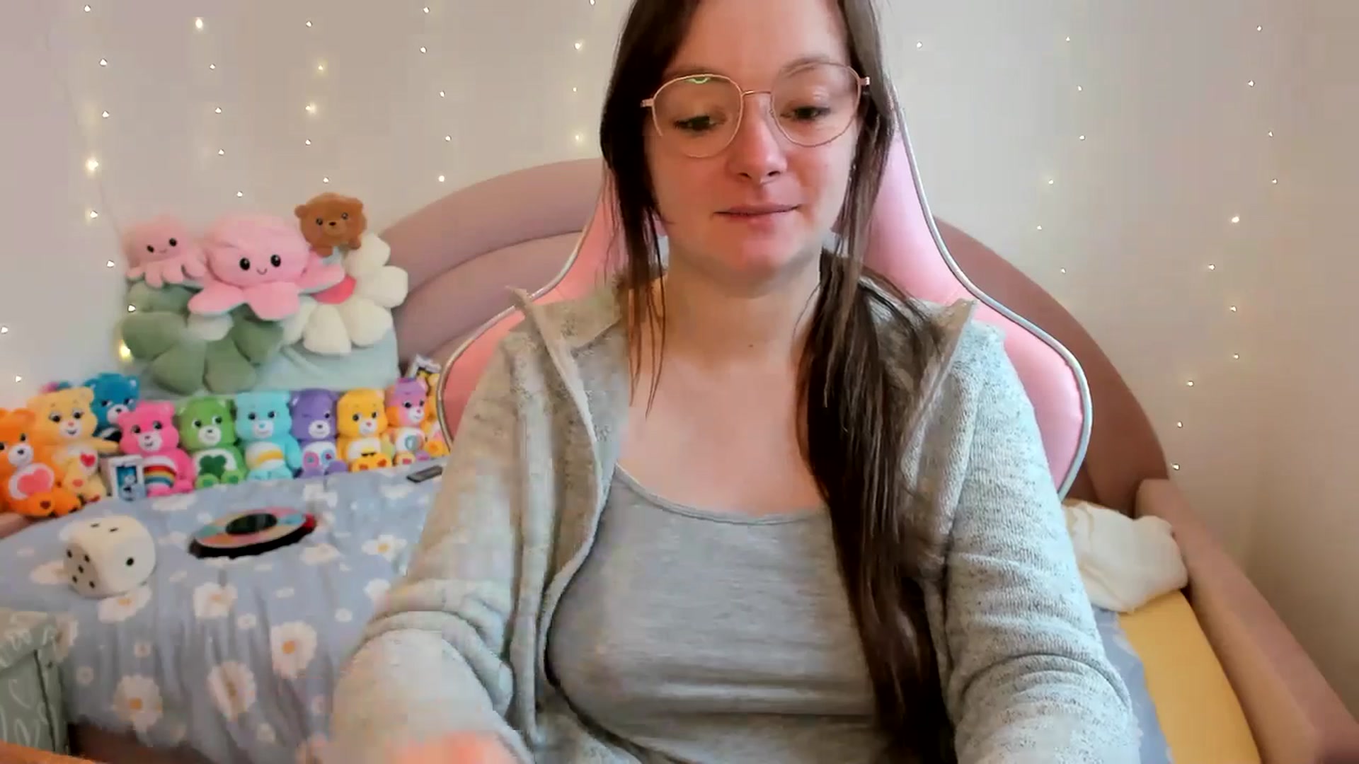 Gallery image thumbnail from JessieBear_'s myfreecams stream on, 11/15/2024, 14:32 image 6 of 20