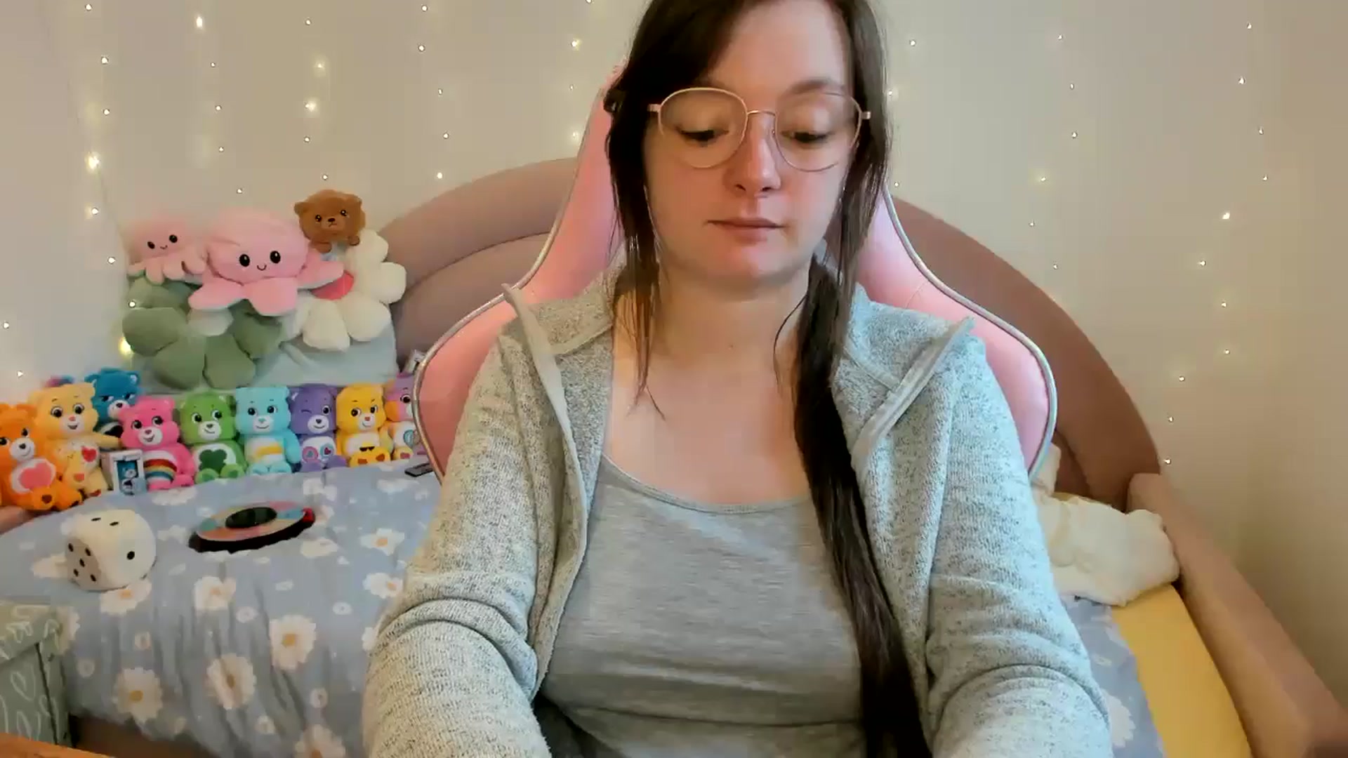Gallery image thumbnail from JessieBear_'s myfreecams stream on, 11/15/2024, 14:32 image 14 of 20