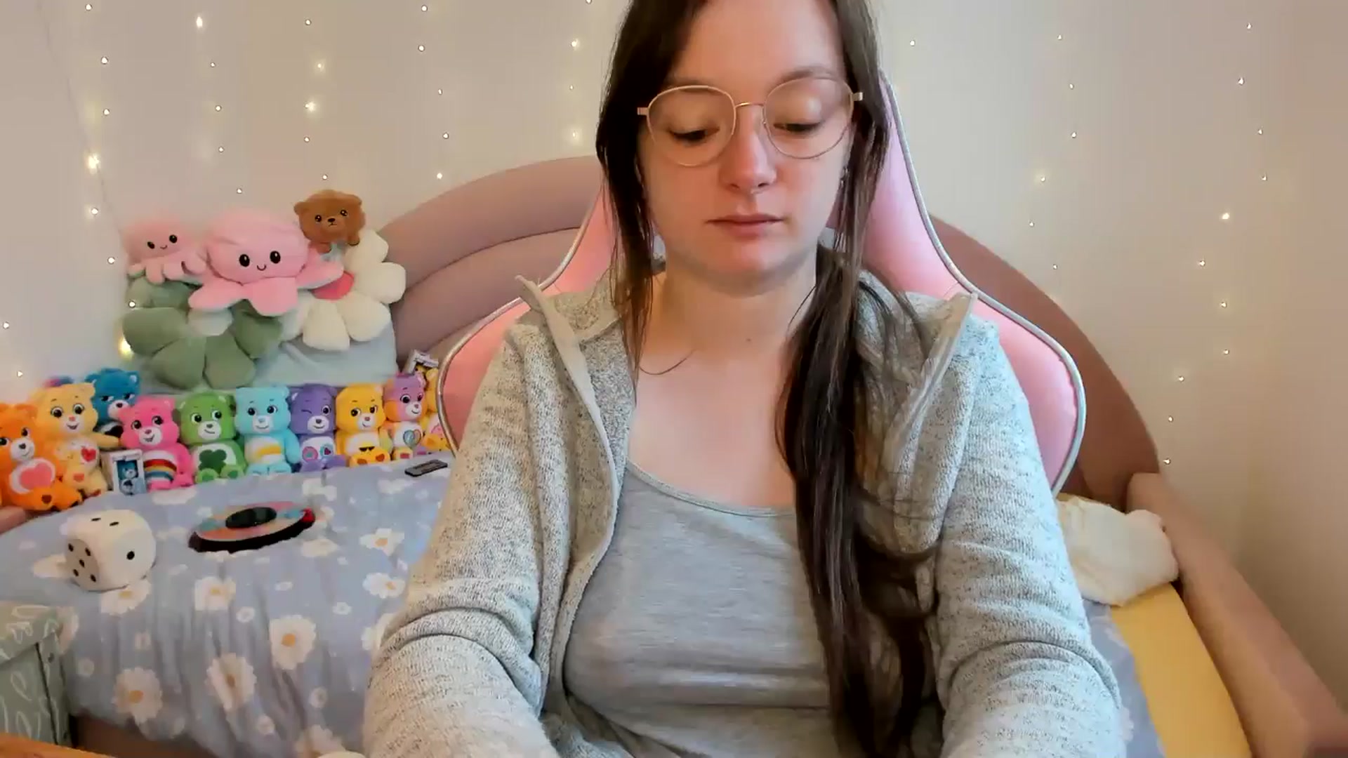 Gallery image thumbnail from JessieBear_'s myfreecams stream on, 11/15/2024, 14:32 image 7 of 20