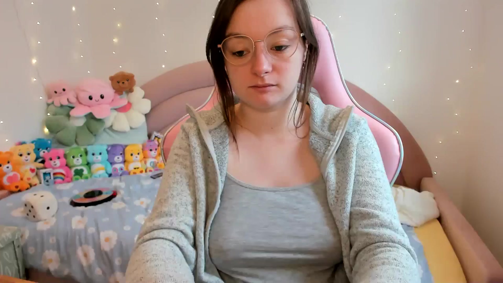 Gallery image thumbnail from JessieBear_'s myfreecams stream on, 11/15/2024, 14:32 image 5 of 20