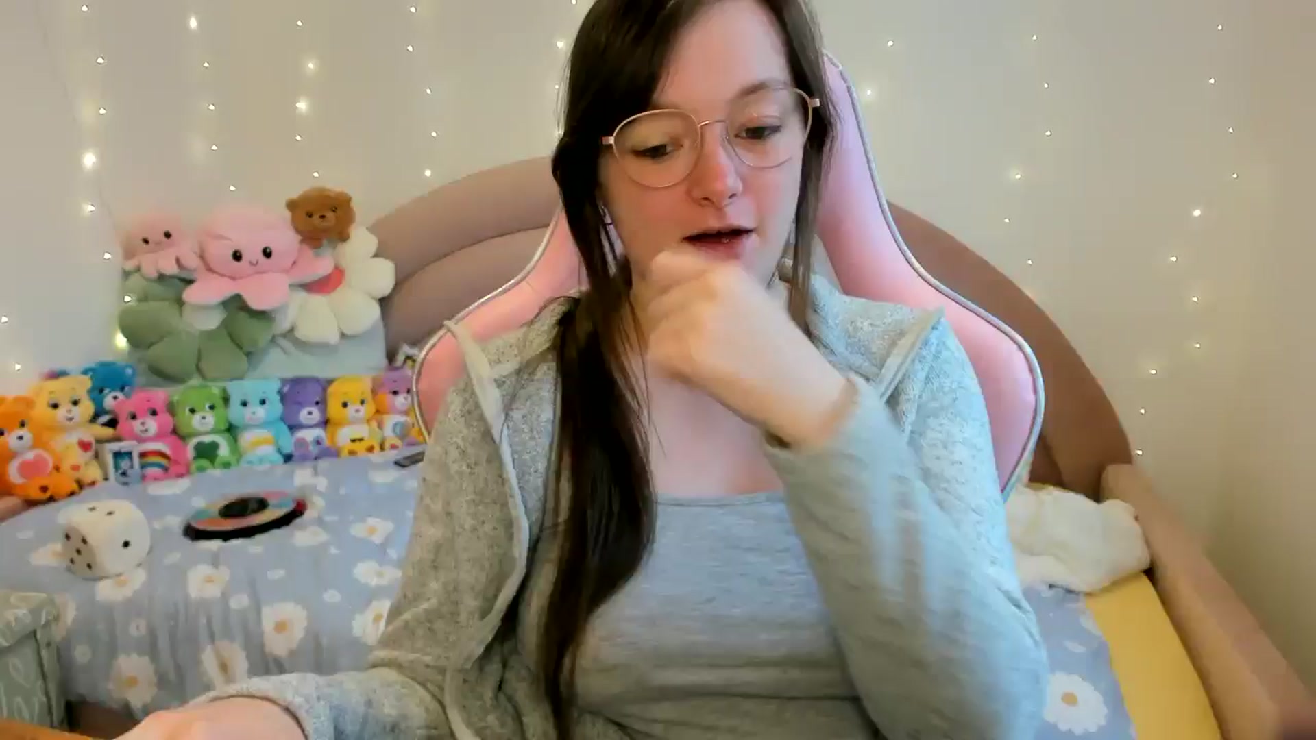Gallery image thumbnail from JessieBear_'s myfreecams stream on, 11/15/2024, 14:32 image 20 of 20