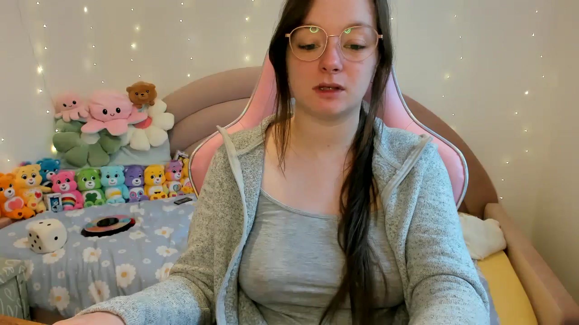 Gallery image thumbnail from JessieBear_'s myfreecams stream on, 11/15/2024, 14:32 image 11 of 20