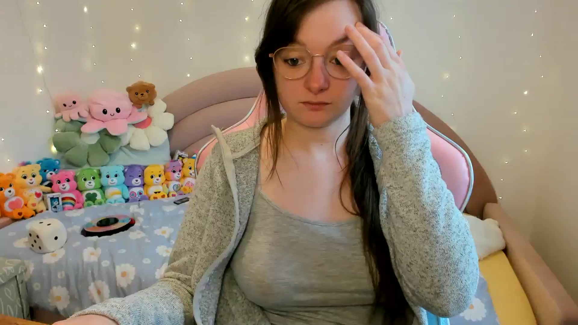Gallery image thumbnail from JessieBear_'s myfreecams stream on, 11/15/2024, 14:32 image 16 of 20