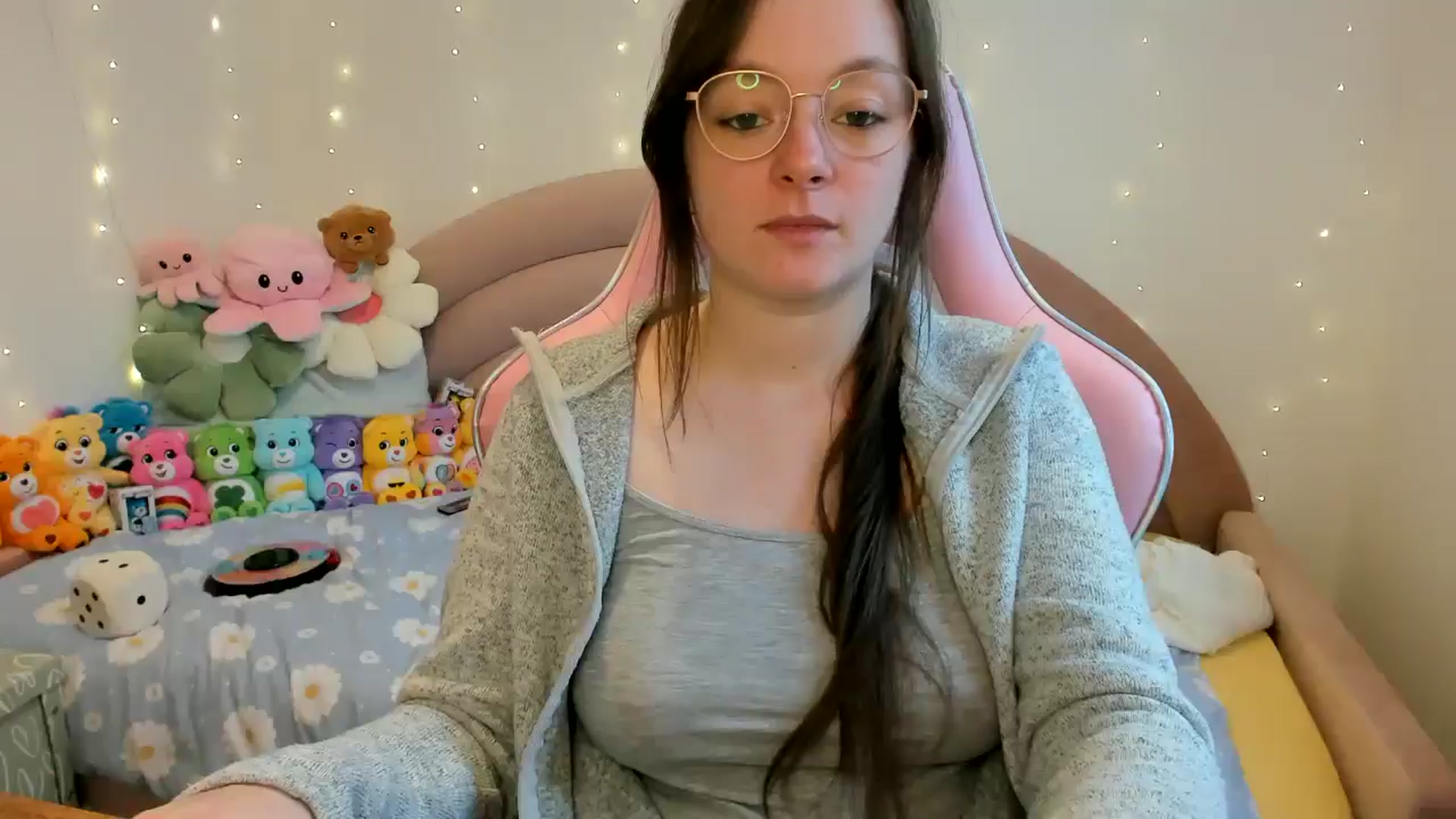 Gallery image thumbnail from JessieBear_'s myfreecams stream on, 11/15/2024, 14:32 image 12 of 20