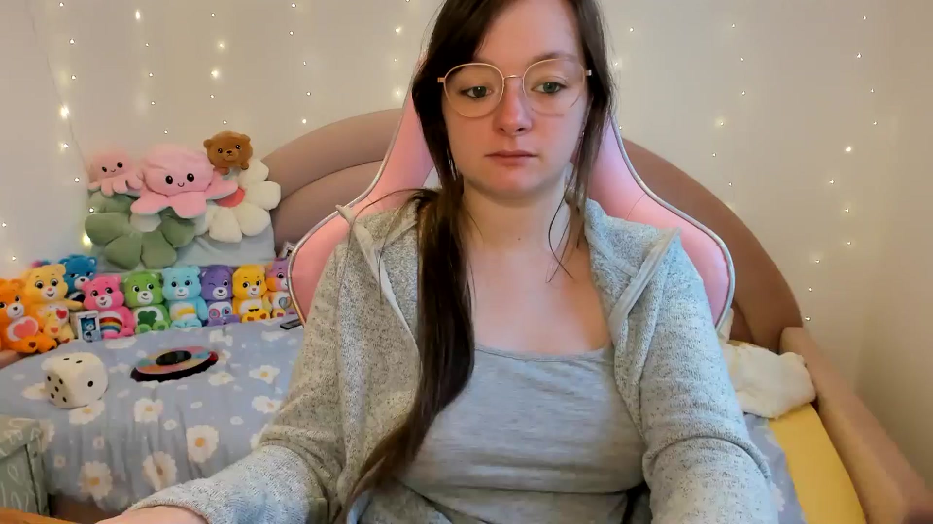Gallery image thumbnail from JessieBear_'s myfreecams stream on, 11/15/2024, 14:32 image 19 of 20