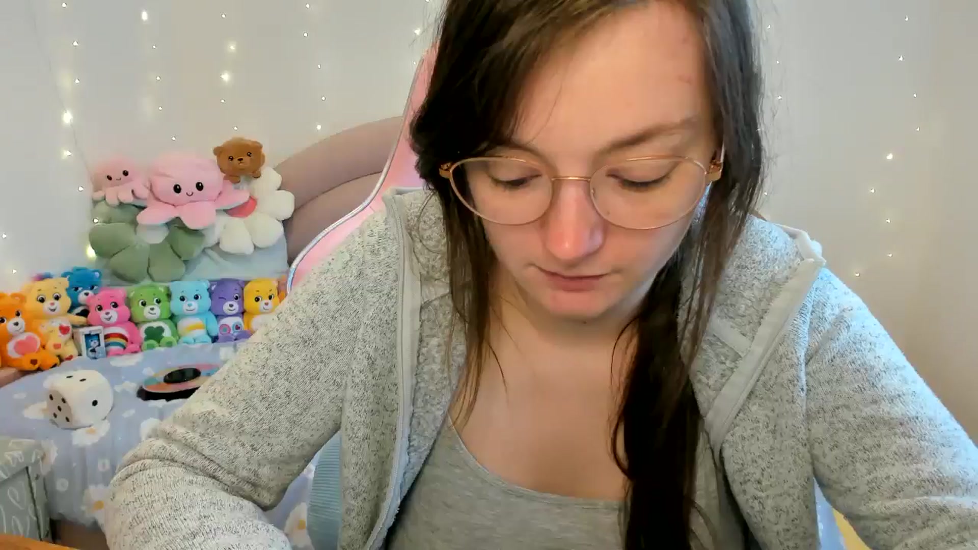 Gallery image thumbnail from JessieBear_'s myfreecams stream on, 11/15/2024, 14:32 image 15 of 20