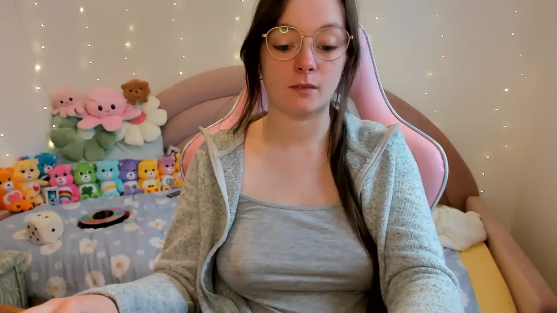 Gallery image thumbnail from JessieBear_'s myfreecams stream on, 11/15/2024, 14:32 image 8 of 20