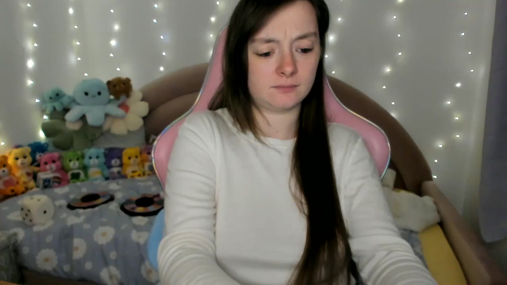 Gallery image thumbnail from JessieBear_'s myfreecams stream on, 11/18/2024, 16:48 image 17 of 20