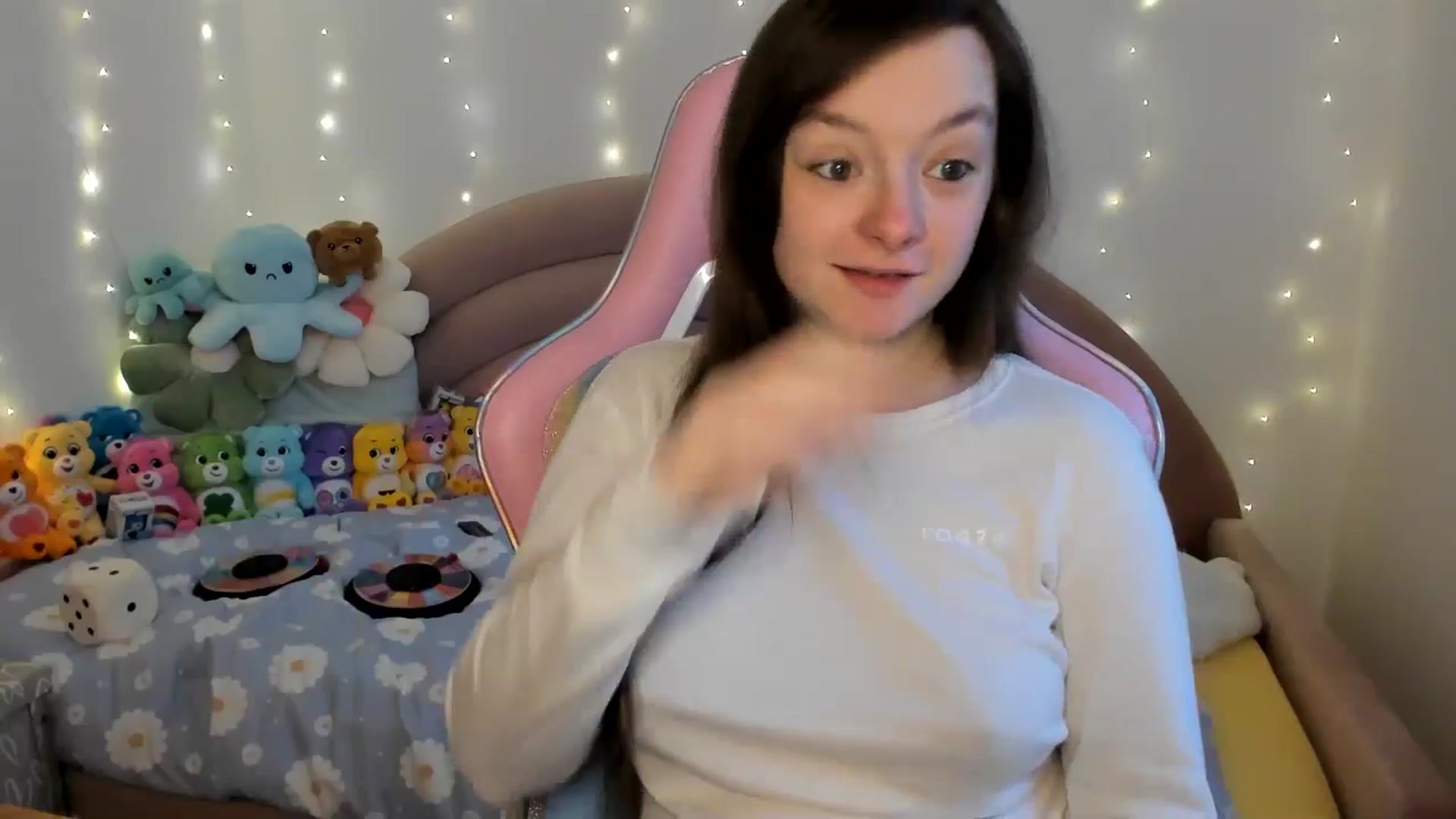 Gallery image thumbnail from JessieBear_'s myfreecams stream on, 11/18/2024, 16:48 image 10 of 20