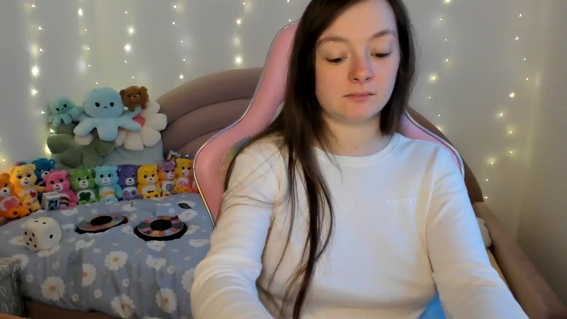 Gallery image thumbnail from JessieBear_'s myfreecams stream on, 11/18/2024, 16:48 image 9 of 20