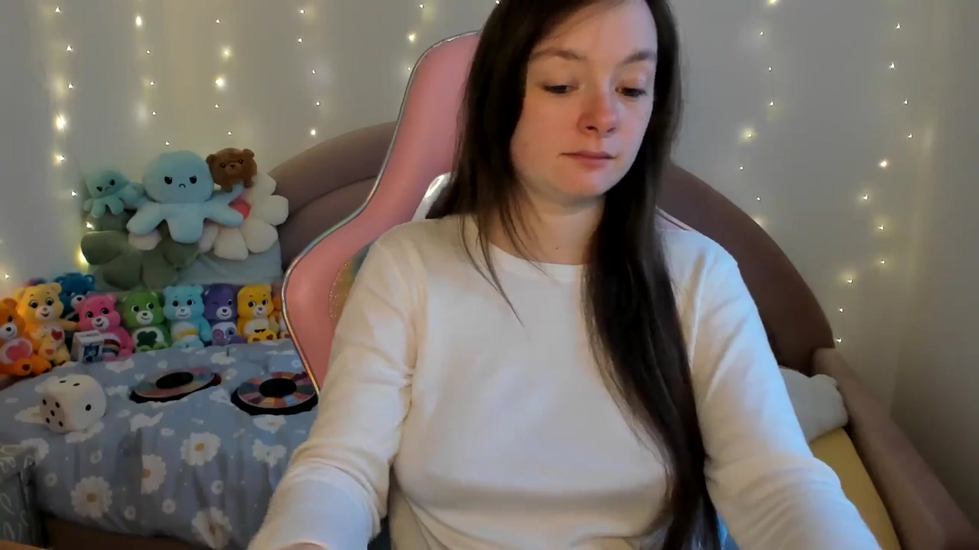Gallery image thumbnail from JessieBear_'s myfreecams stream on, 11/18/2024, 16:48 image 4 of 20