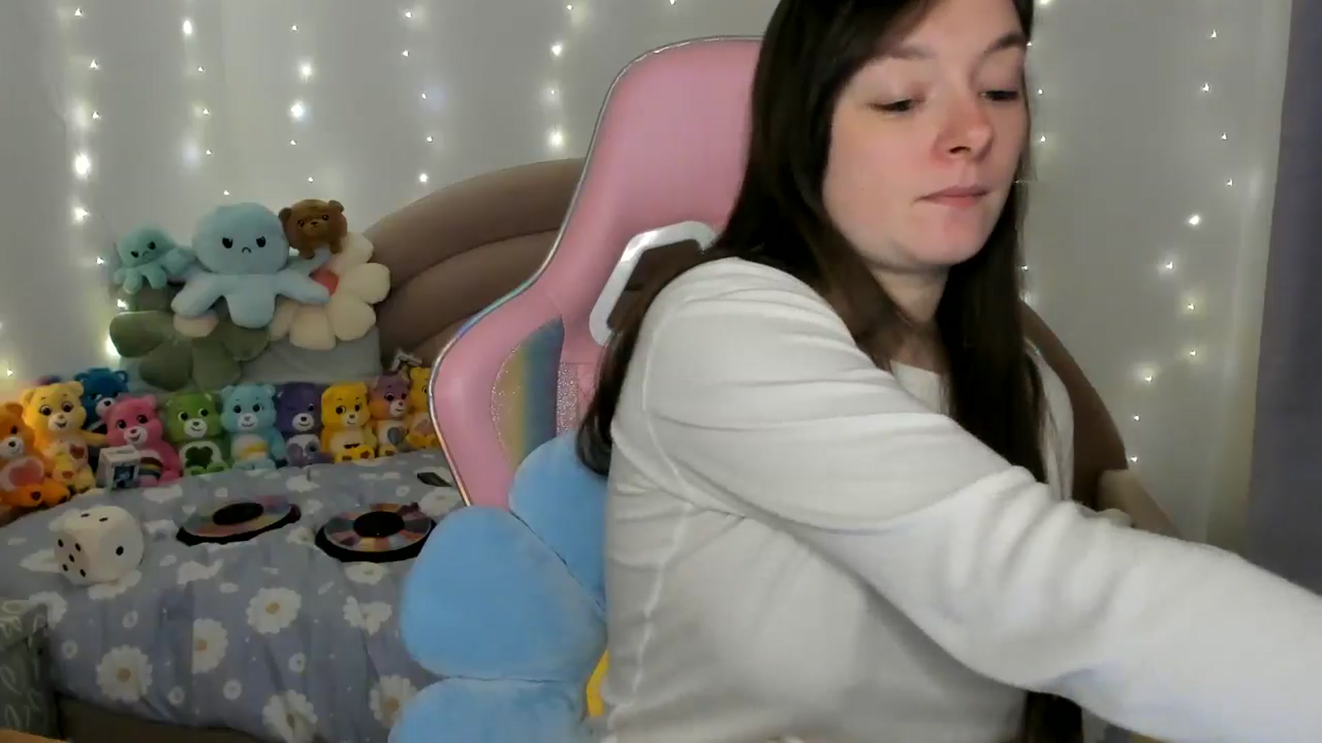 Gallery image thumbnail from JessieBear_'s myfreecams stream on, 11/18/2024, 16:48 image 19 of 20