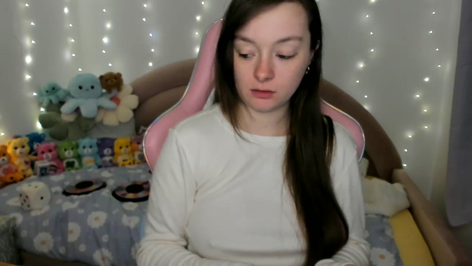 Gallery image thumbnail from JessieBear_'s myfreecams stream on, 11/18/2024, 16:48 image 14 of 20