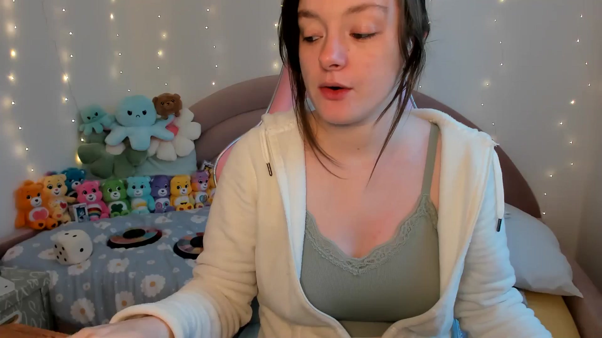 Gallery image thumbnail from JessieBear_'s myfreecams stream on, 11/20/2024, 17:08 image 2 of 20