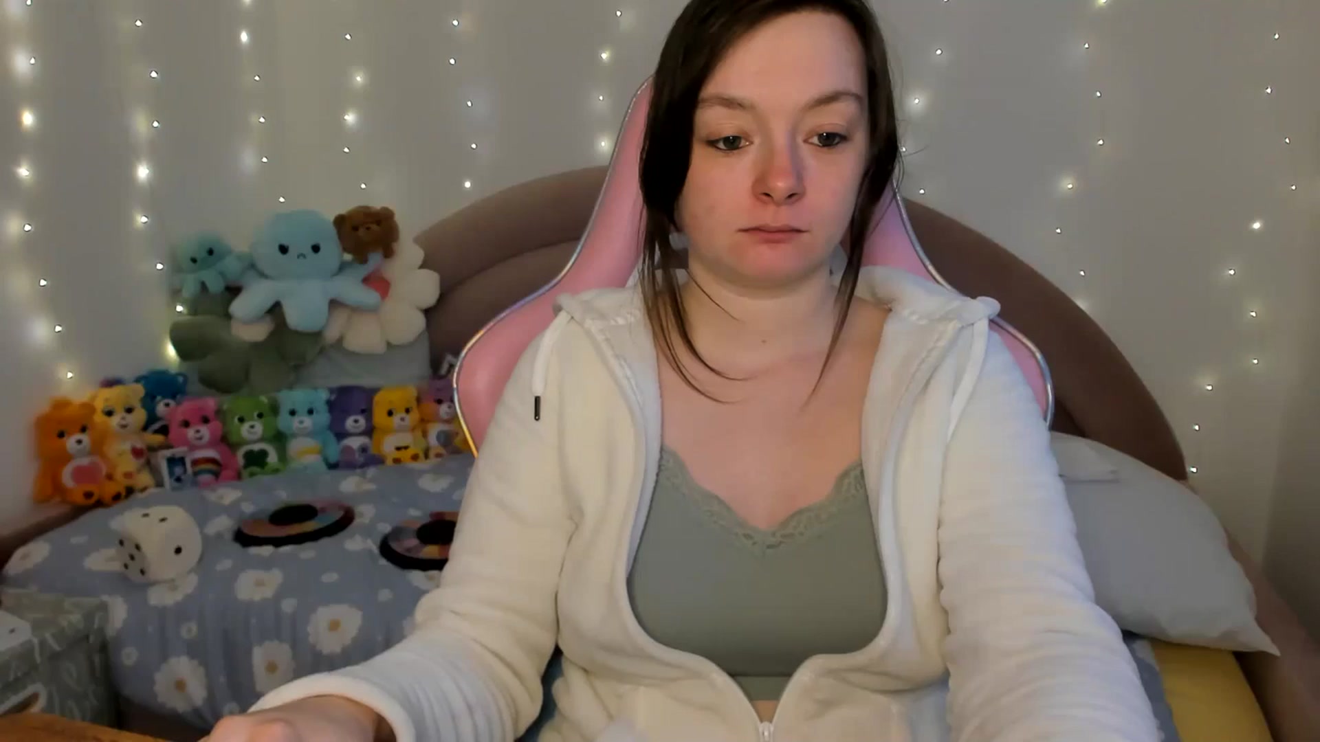 Gallery image thumbnail from JessieBear_'s myfreecams stream on, 11/20/2024, 17:08 image 9 of 20
