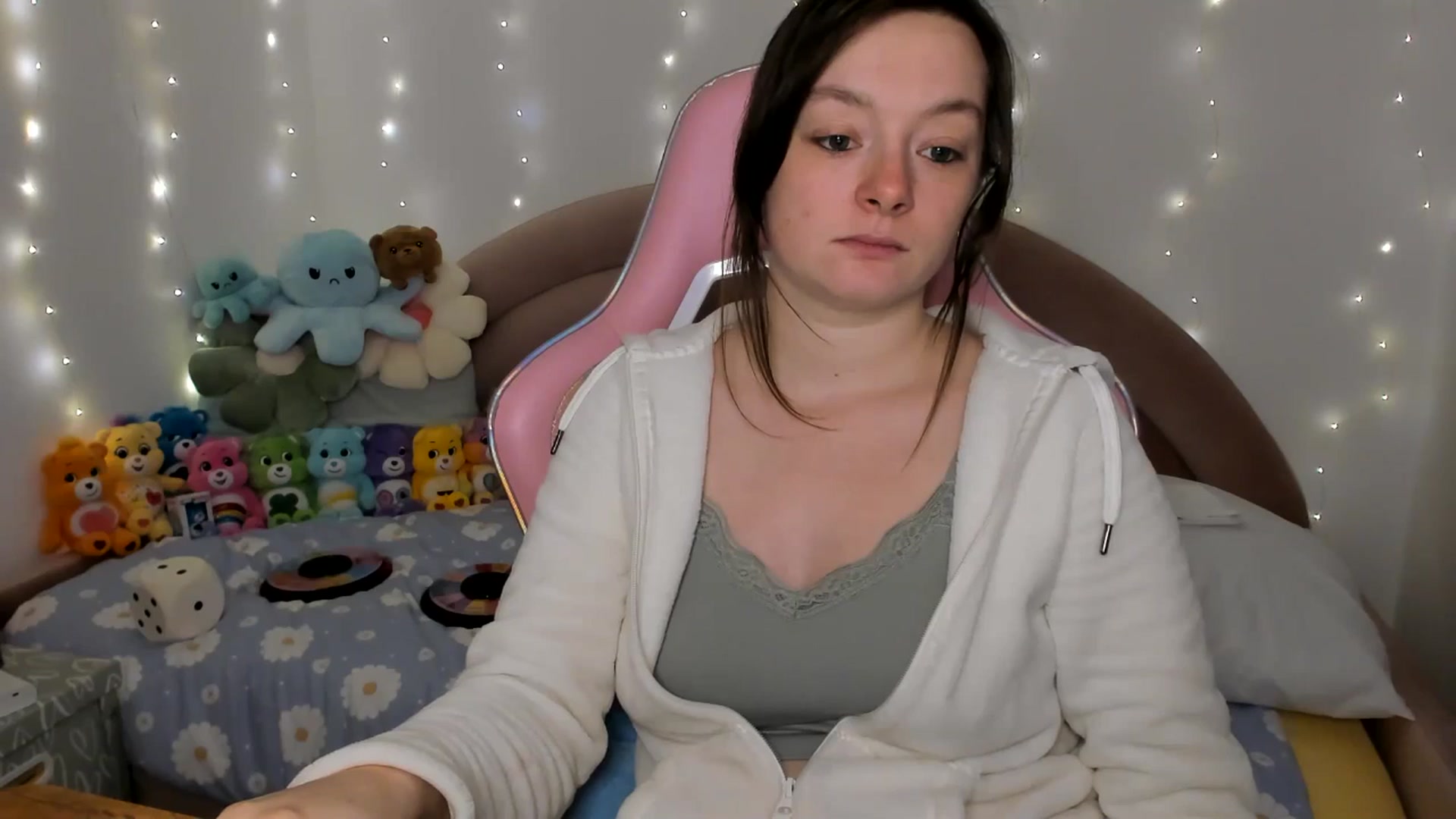 Gallery image thumbnail from JessieBear_'s myfreecams stream on, 11/20/2024, 17:08 image 12 of 20