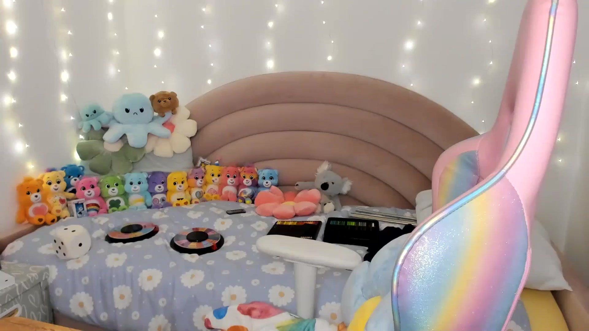Gallery image thumbnail from JessieBear_'s myfreecams stream on, 11/20/2024, 17:08 image 15 of 20