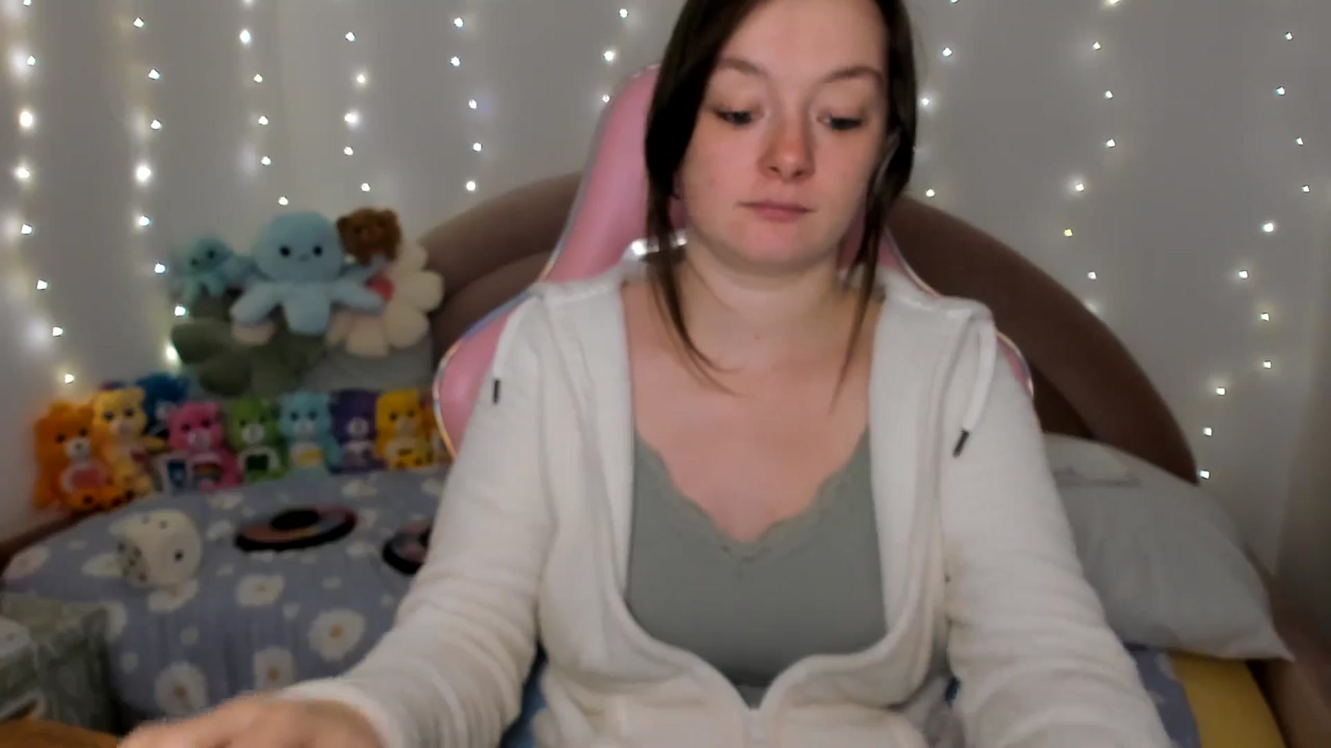 Gallery image thumbnail from JessieBear_'s myfreecams stream on, 11/20/2024, 17:08 image 10 of 20
