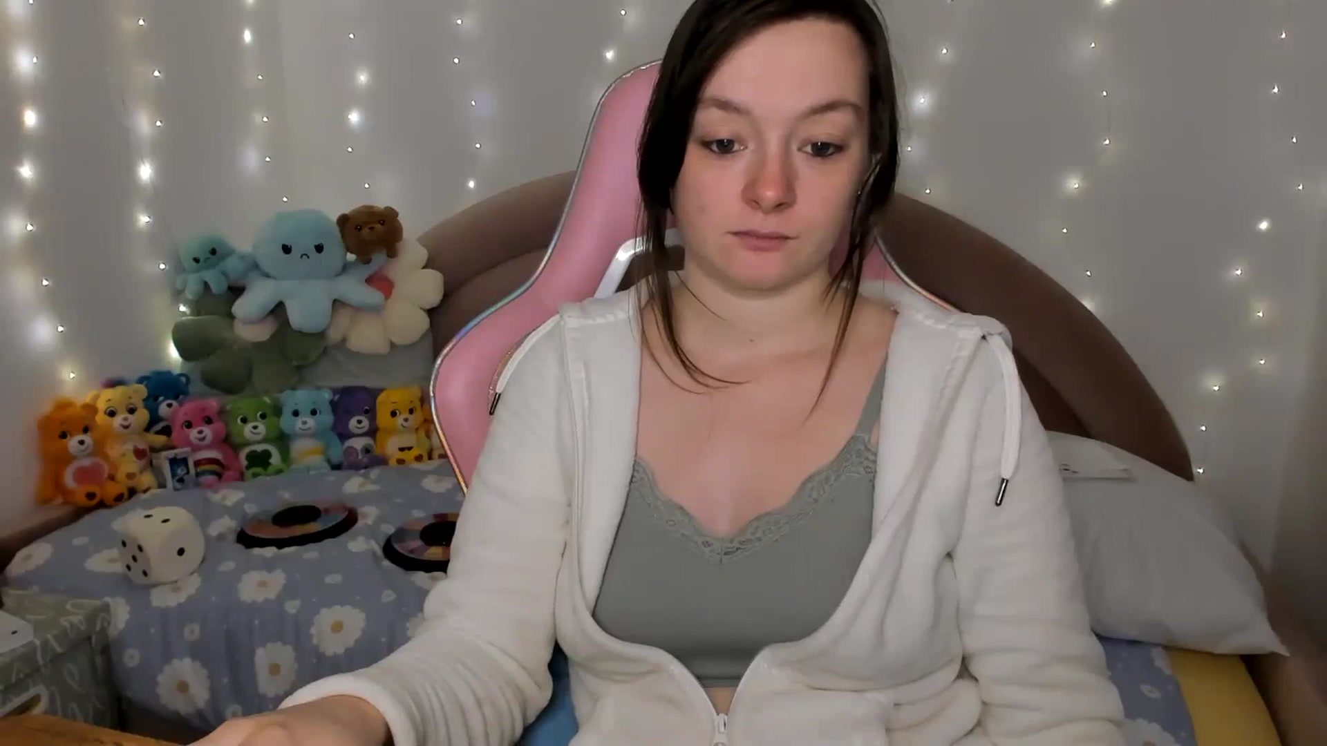 Gallery image thumbnail from JessieBear_'s myfreecams stream on, 11/20/2024, 17:08 image 13 of 20