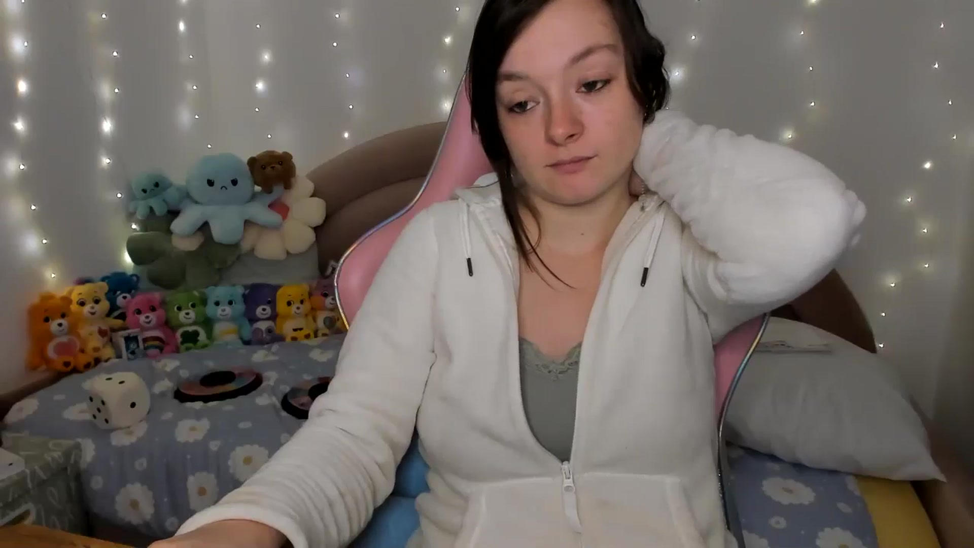 Gallery image thumbnail from JessieBear_'s myfreecams stream on, 11/20/2024, 17:08 image 20 of 20