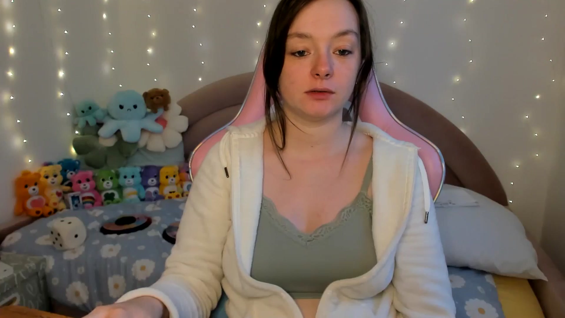Gallery image thumbnail from JessieBear_'s myfreecams stream on, 11/20/2024, 17:08 image 7 of 20