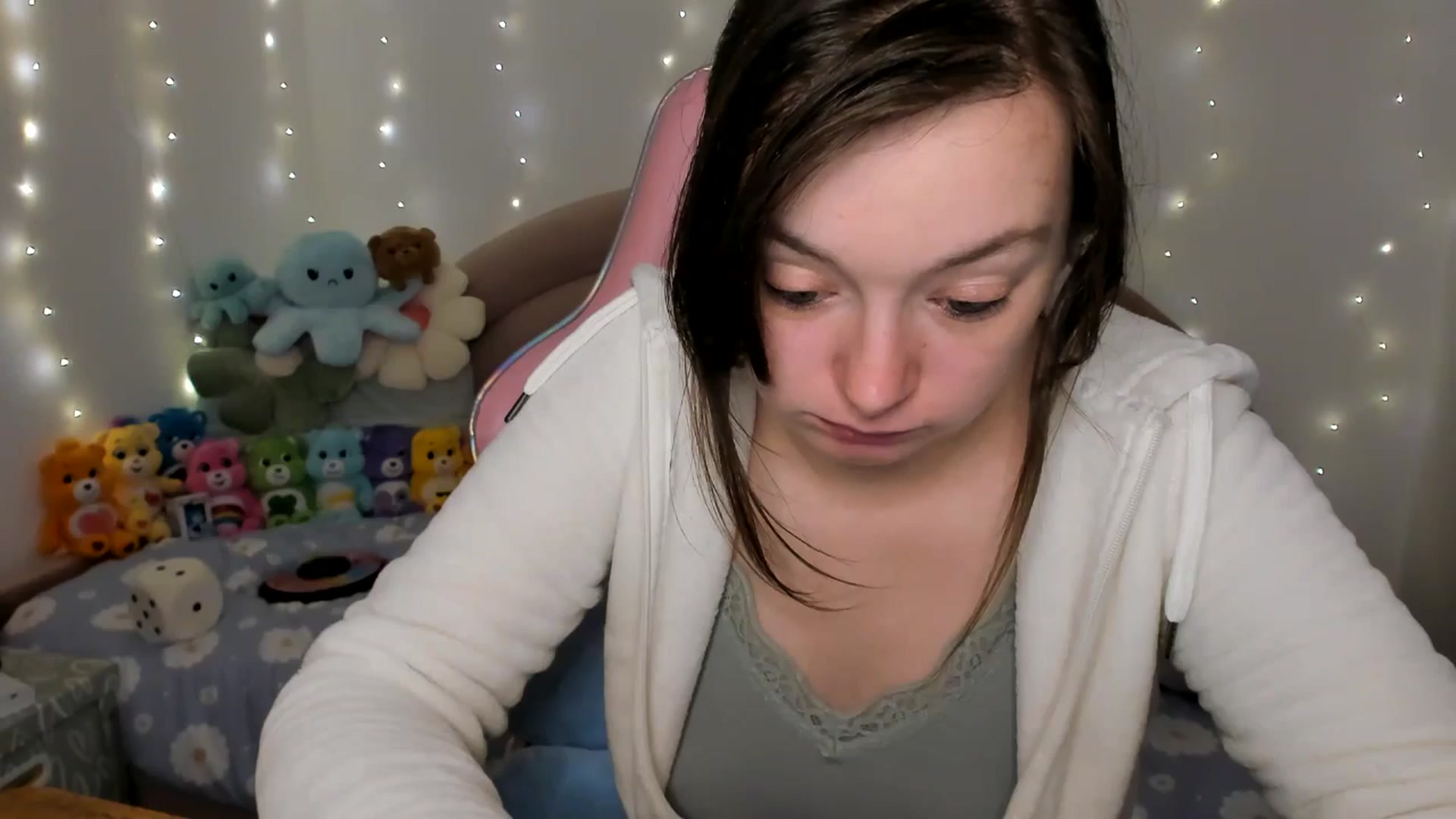 Gallery image thumbnail from JessieBear_'s myfreecams stream on, 11/20/2024, 17:08 image 14 of 20