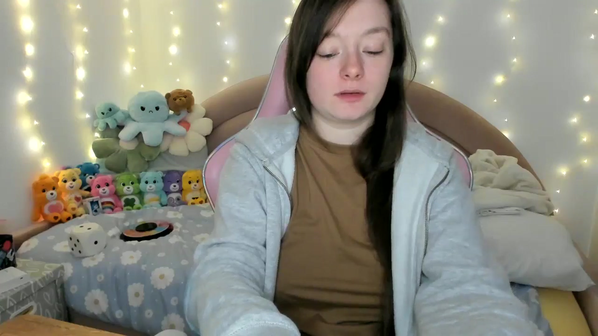 Gallery image thumbnail from JessieBear_'s myfreecams stream on, 11/21/2024, 17:12 image 19 of 20