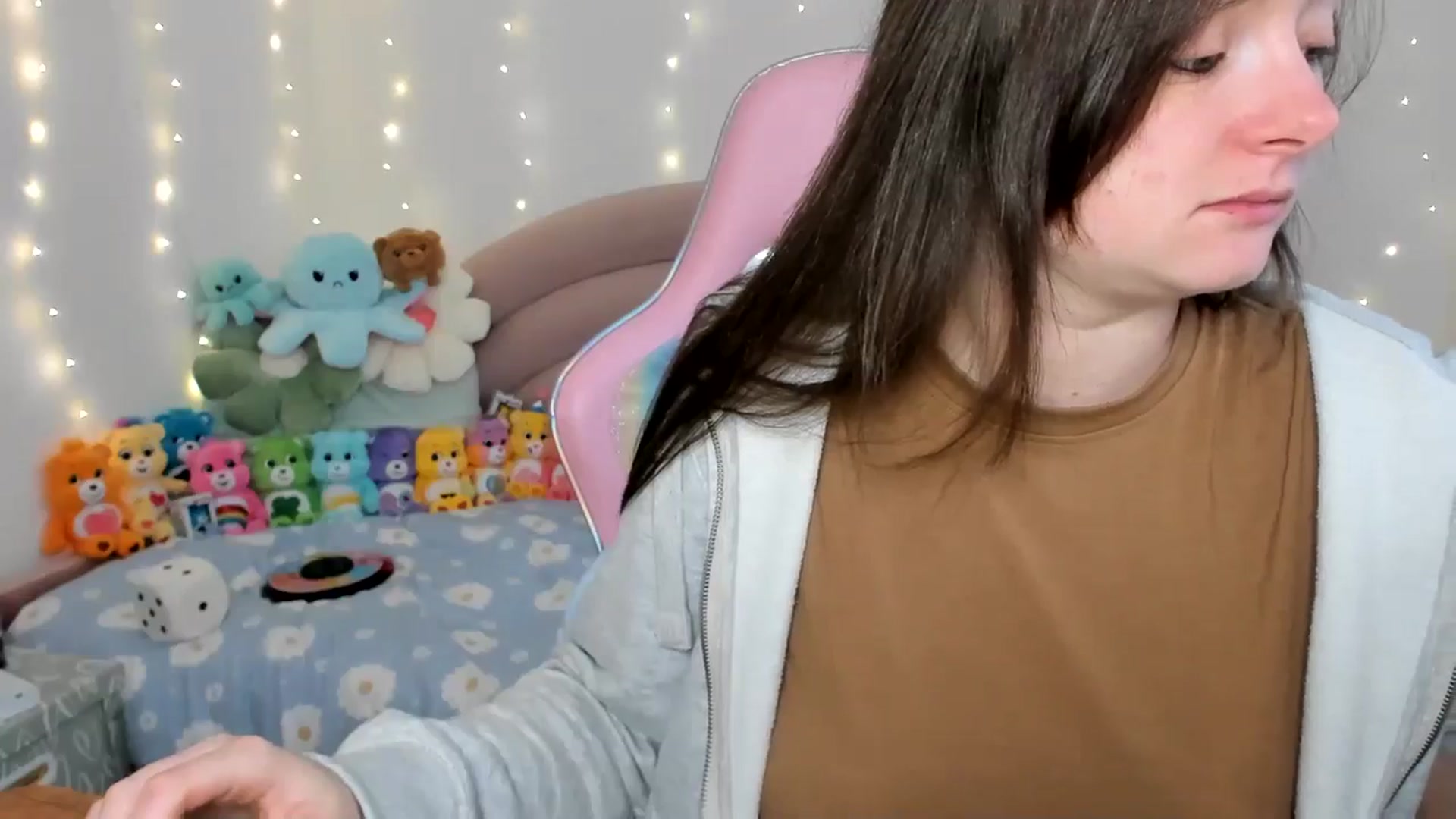 Gallery image thumbnail from JessieBear_'s myfreecams stream on, 11/21/2024, 17:12 image 2 of 20