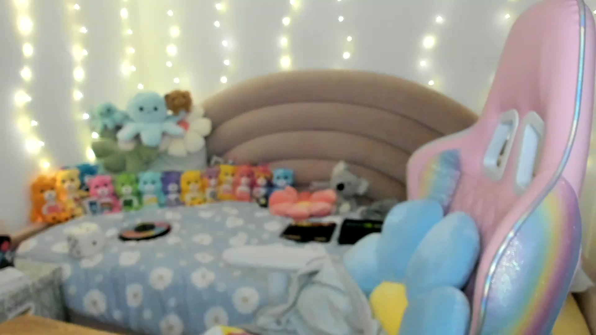 Gallery image thumbnail from JessieBear_'s myfreecams stream on, 11/21/2024, 17:12 image 17 of 20