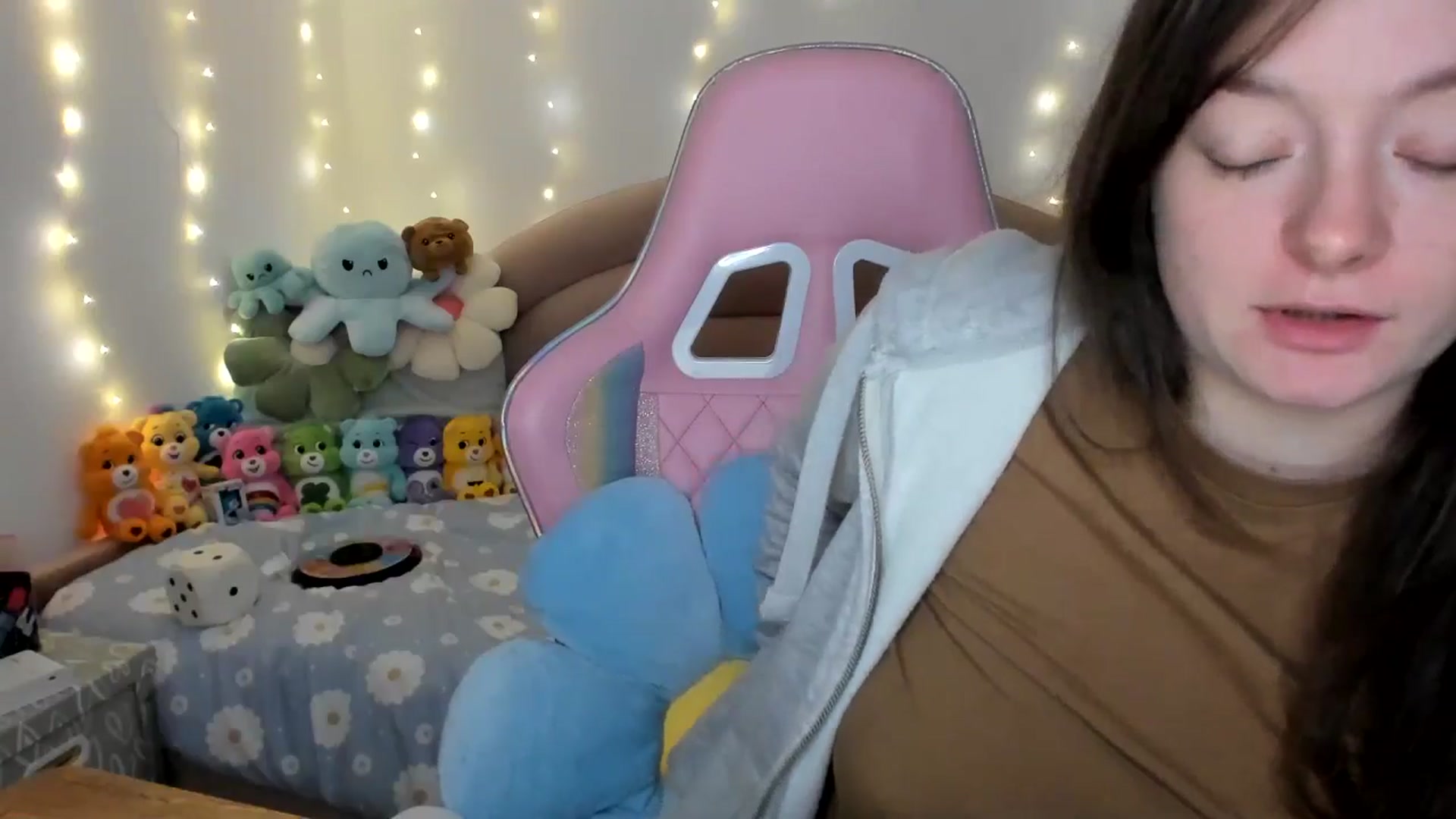Gallery image thumbnail from JessieBear_'s myfreecams stream on, 11/21/2024, 17:48 image 6 of 20