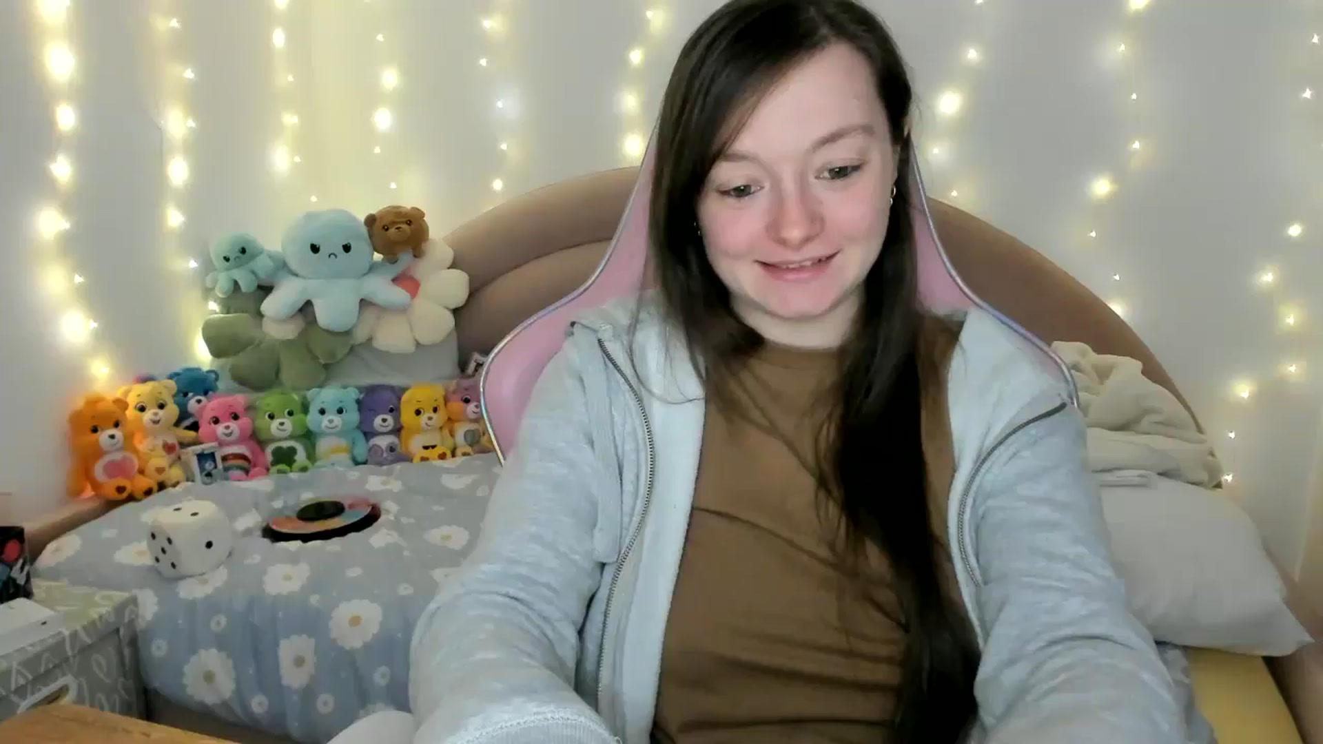 Gallery image thumbnail from JessieBear_'s myfreecams stream on, 11/21/2024, 17:48 image 19 of 20