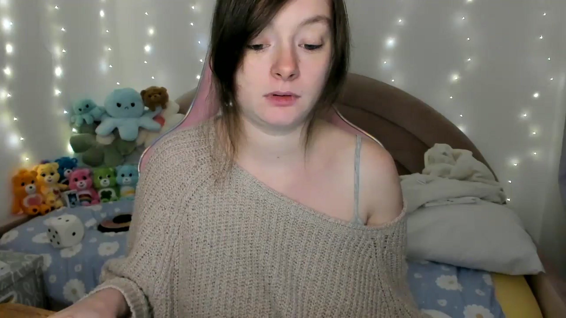 Gallery image thumbnail from JessieBear_'s myfreecams stream on, 11/25/2024, 17:58 image 12 of 20
