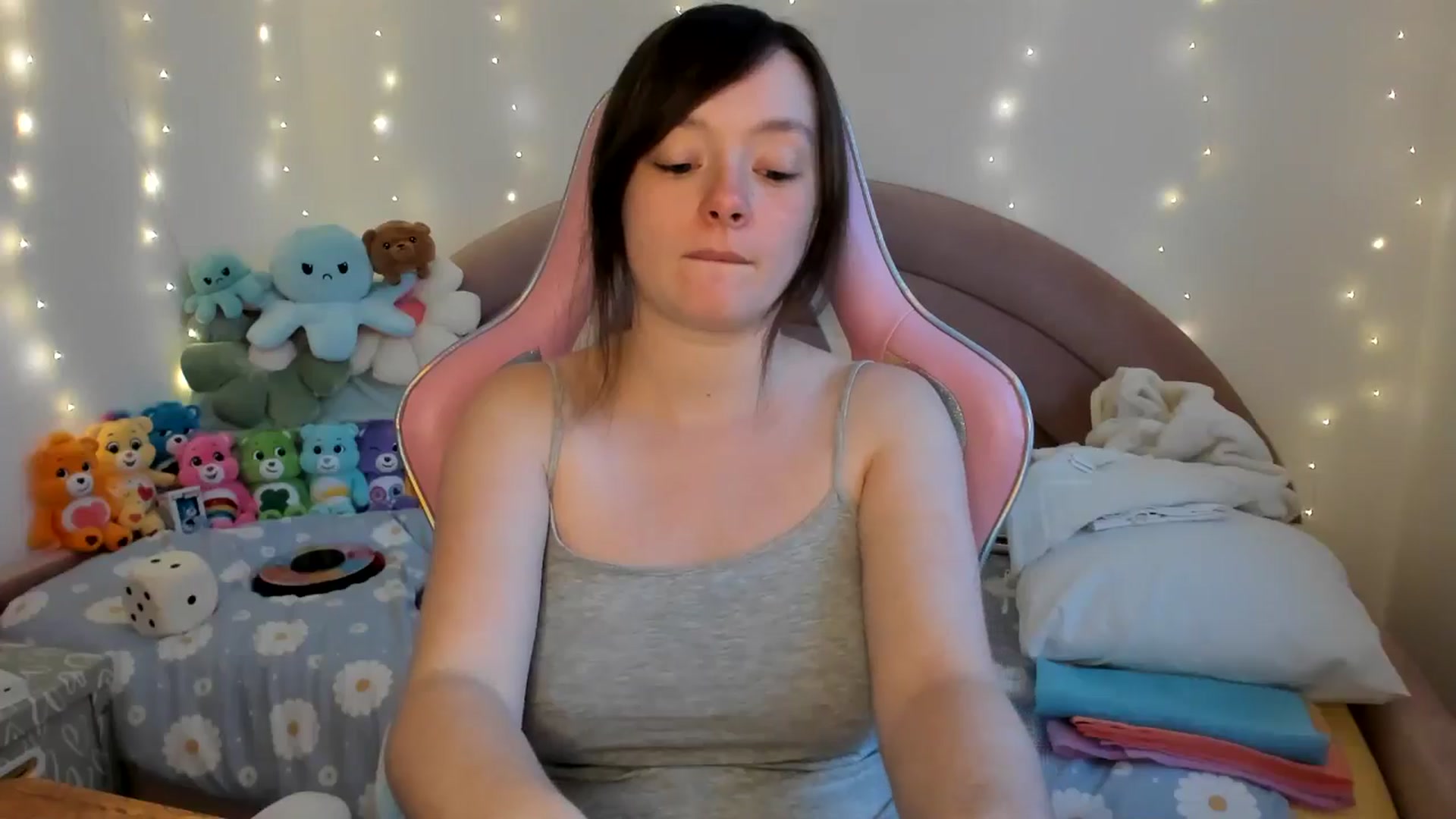 Gallery image thumbnail from JessieBear_'s myfreecams stream on, 11/25/2024, 17:58 image 7 of 20