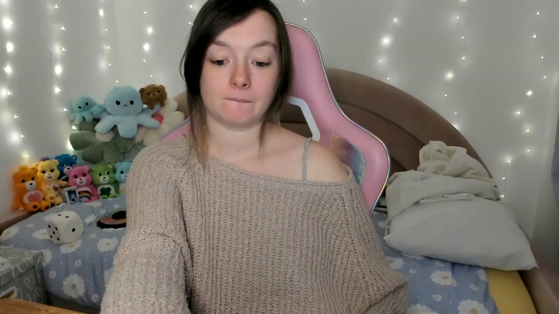 Gallery image thumbnail from JessieBear_'s myfreecams stream on, 11/25/2024, 17:58 image 11 of 20