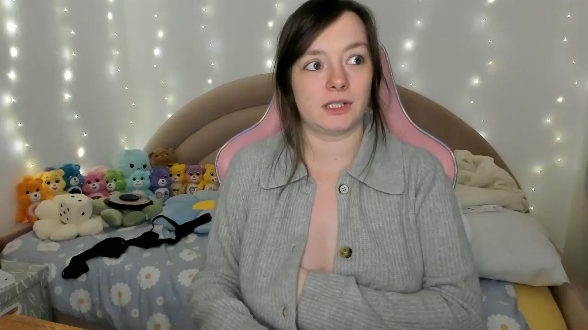 Gallery image thumbnail from JessieBear_'s myfreecams stream on, 11/26/2024, 17:24 image 16 of 20