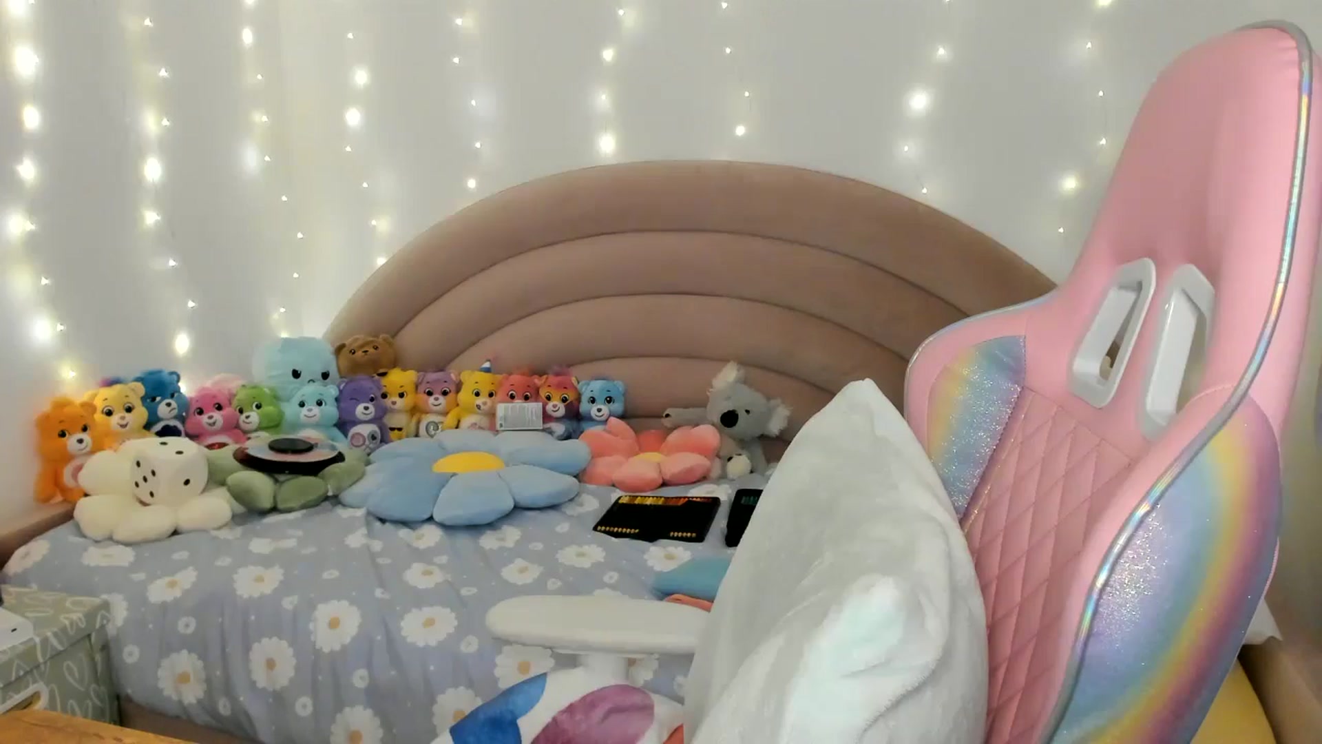 Gallery image thumbnail from JessieBear_'s myfreecams stream on, 11/26/2024, 17:24 image 8 of 20