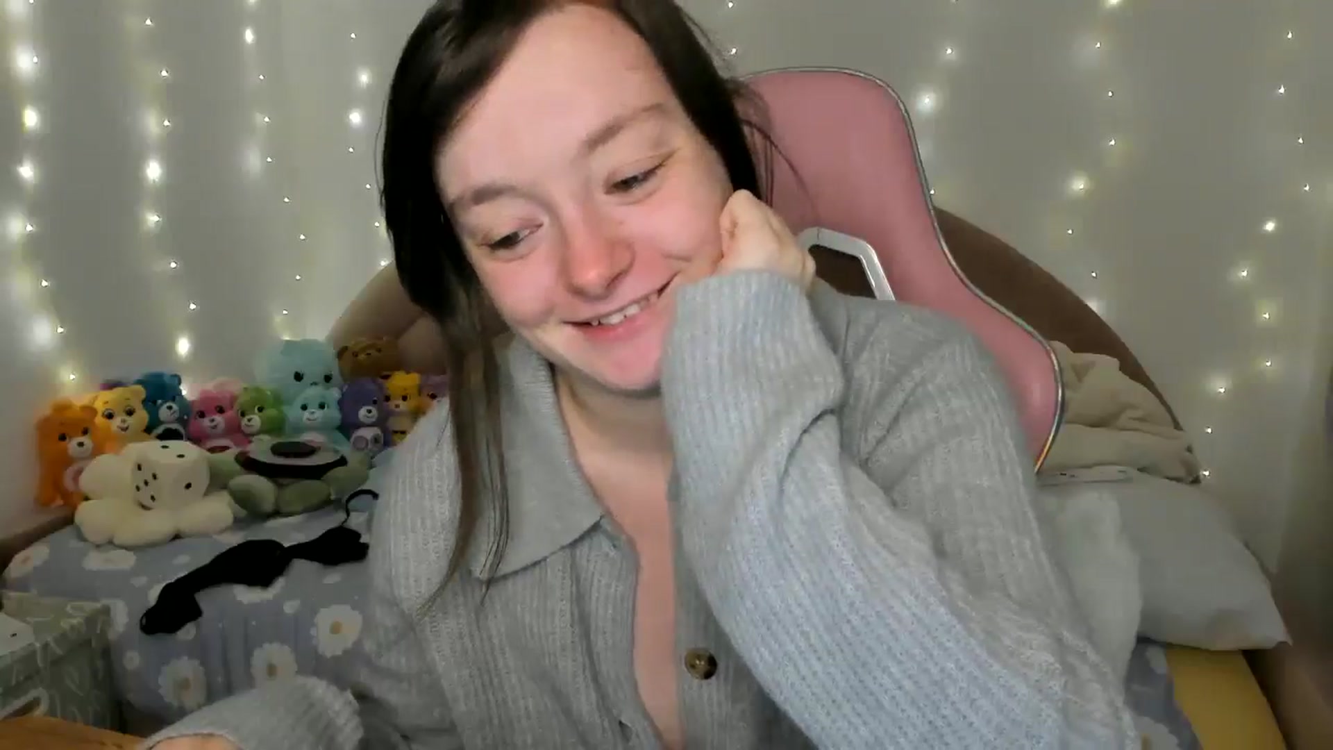 Gallery image thumbnail from JessieBear_'s myfreecams stream on, 11/26/2024, 18:03 image 16 of 20