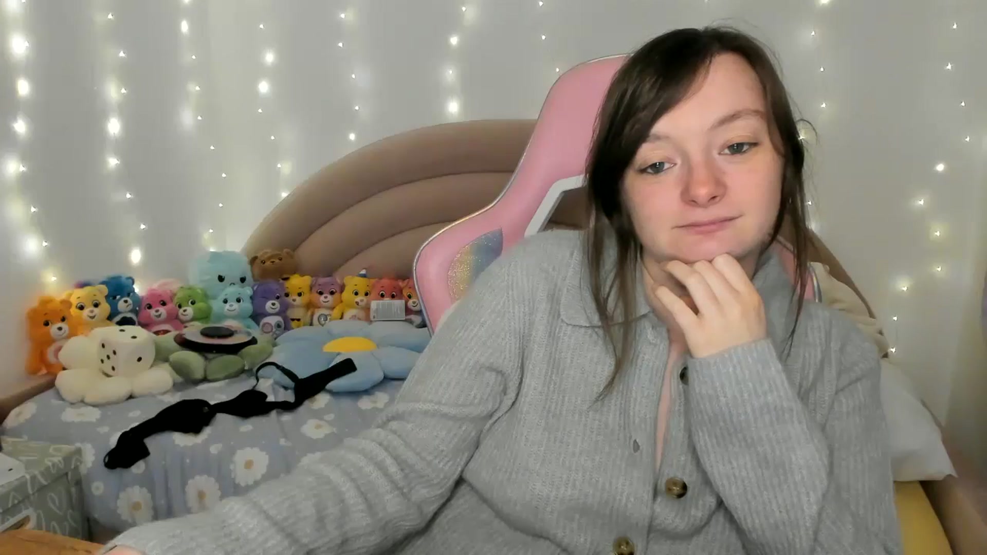 Gallery image thumbnail from JessieBear_'s myfreecams stream on, 11/26/2024, 18:03 image 13 of 20