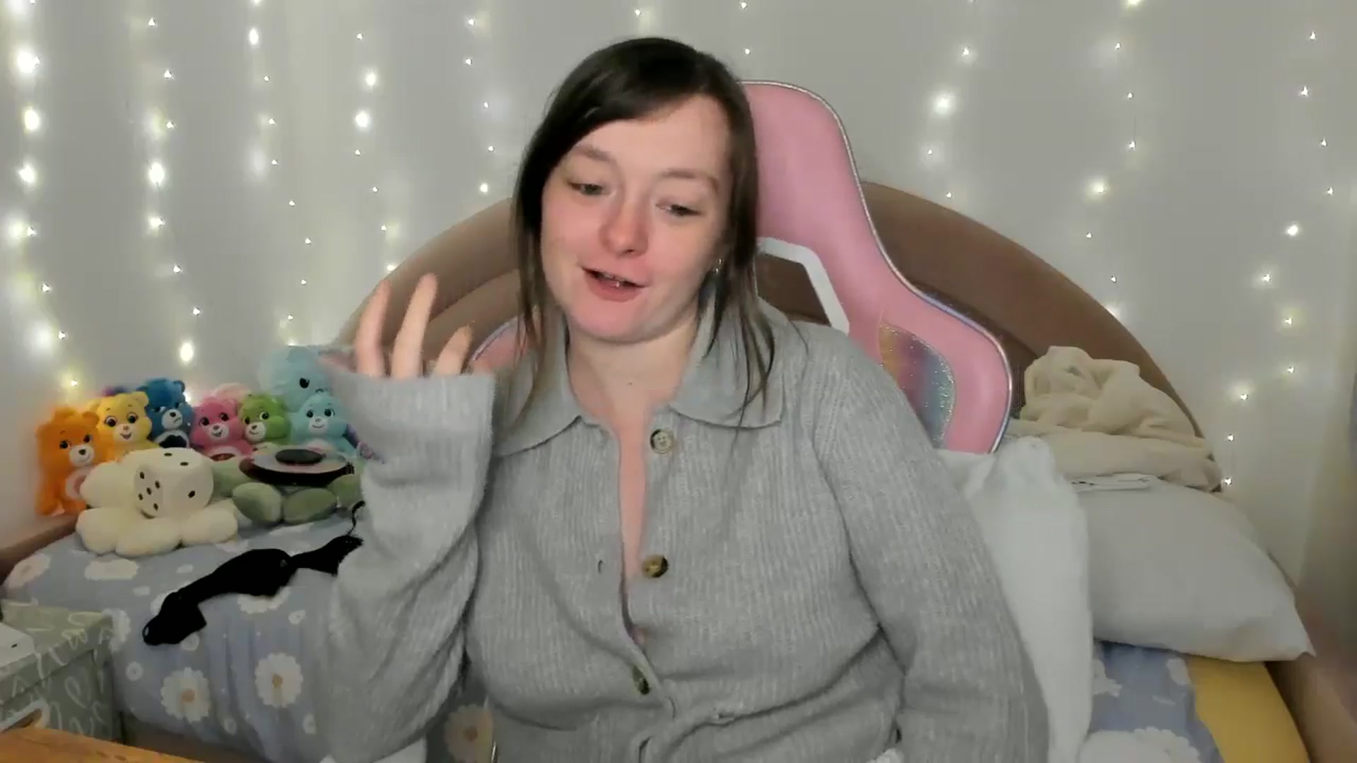 Gallery image thumbnail from JessieBear_'s myfreecams stream on, 11/26/2024, 18:03 image 7 of 20