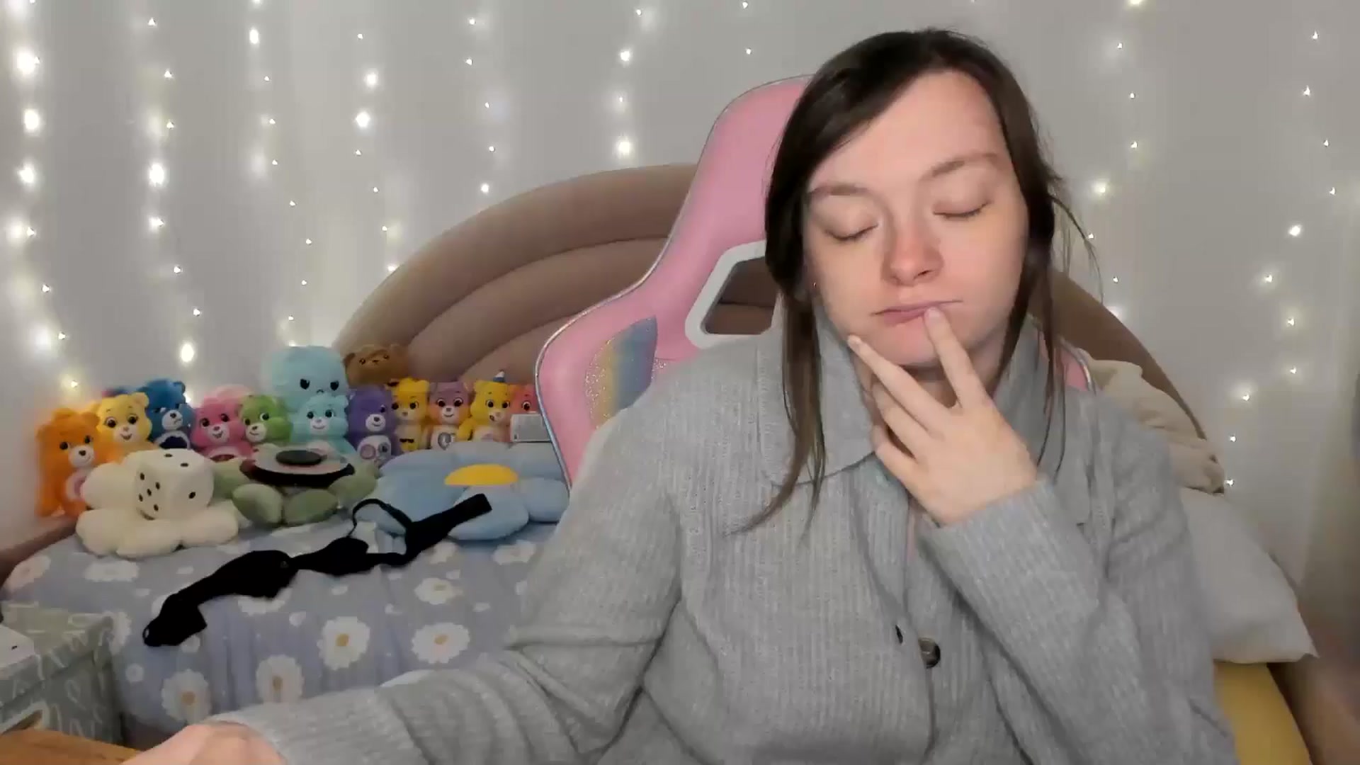 Gallery image thumbnail from JessieBear_'s myfreecams stream on, 11/26/2024, 18:03 image 17 of 20