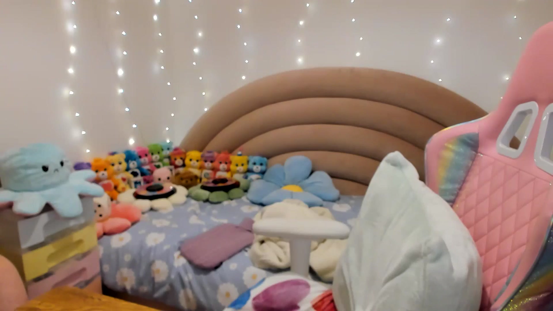 Gallery image thumbnail from JessieBear_'s myfreecams stream on, 11/27/2024, 16:23 image 3 of 20
