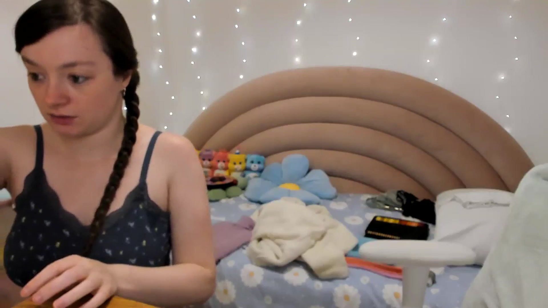 Gallery image thumbnail from JessieBear_'s myfreecams stream on, 11/27/2024, 16:23 image 4 of 20