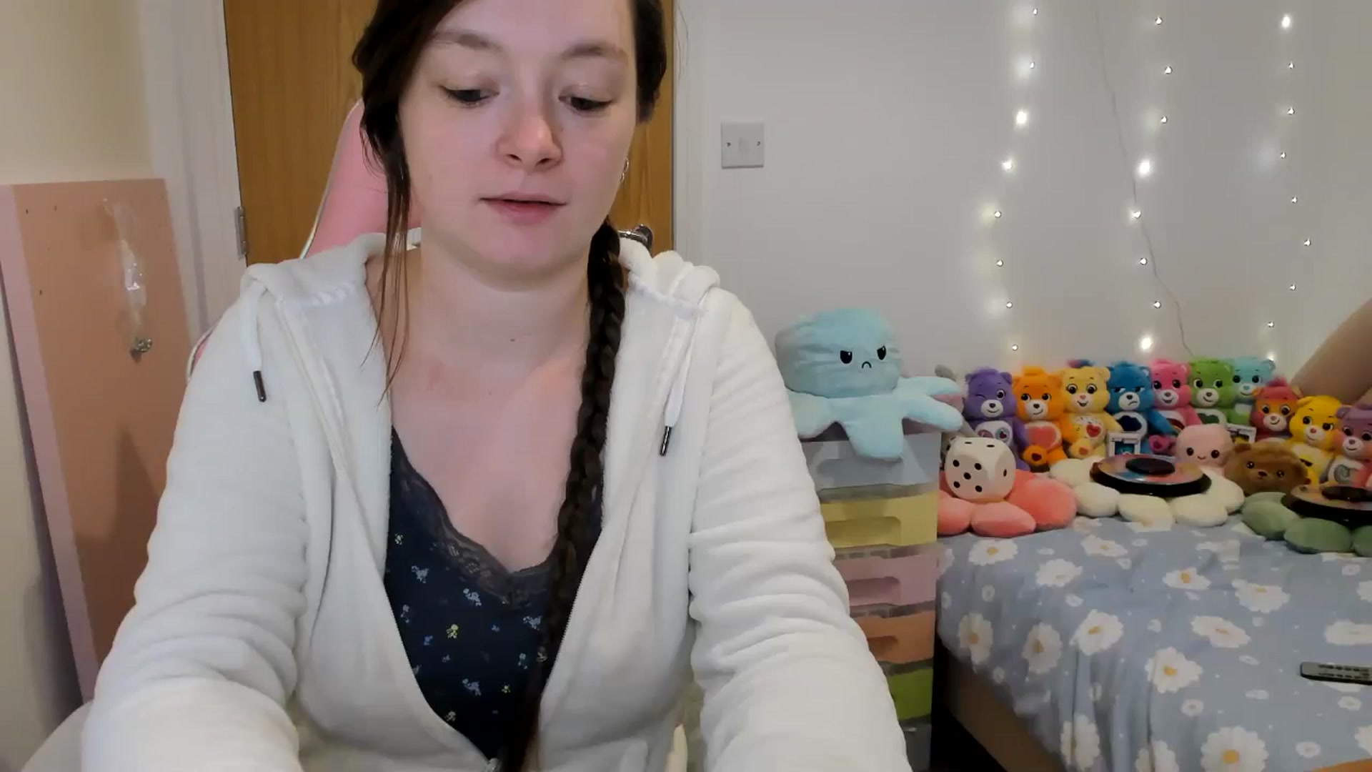 Gallery image thumbnail from JessieBear_'s myfreecams stream on, 11/27/2024, 17:04 image 1 of 20