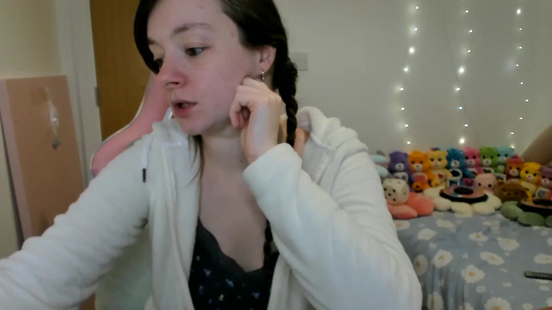 Gallery image thumbnail from JessieBear_'s myfreecams stream on, 11/27/2024, 17:04 image 9 of 20