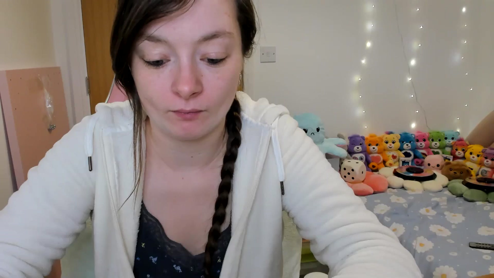 Gallery image thumbnail from JessieBear_'s myfreecams stream on, 11/27/2024, 17:04 image 19 of 20